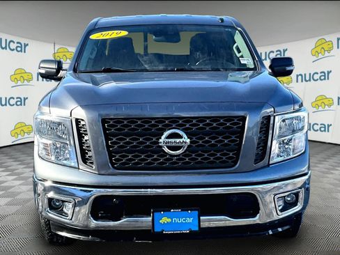 Used 2019 Nissan Titan SV w/ SV Convenience Package image 2