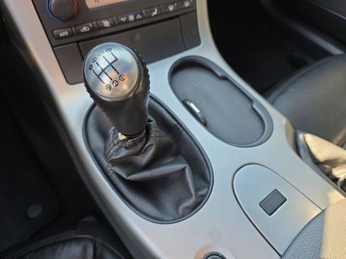 Used 2005 Chevrolet Corvette Coupe w/ Performance Handling Package image 10