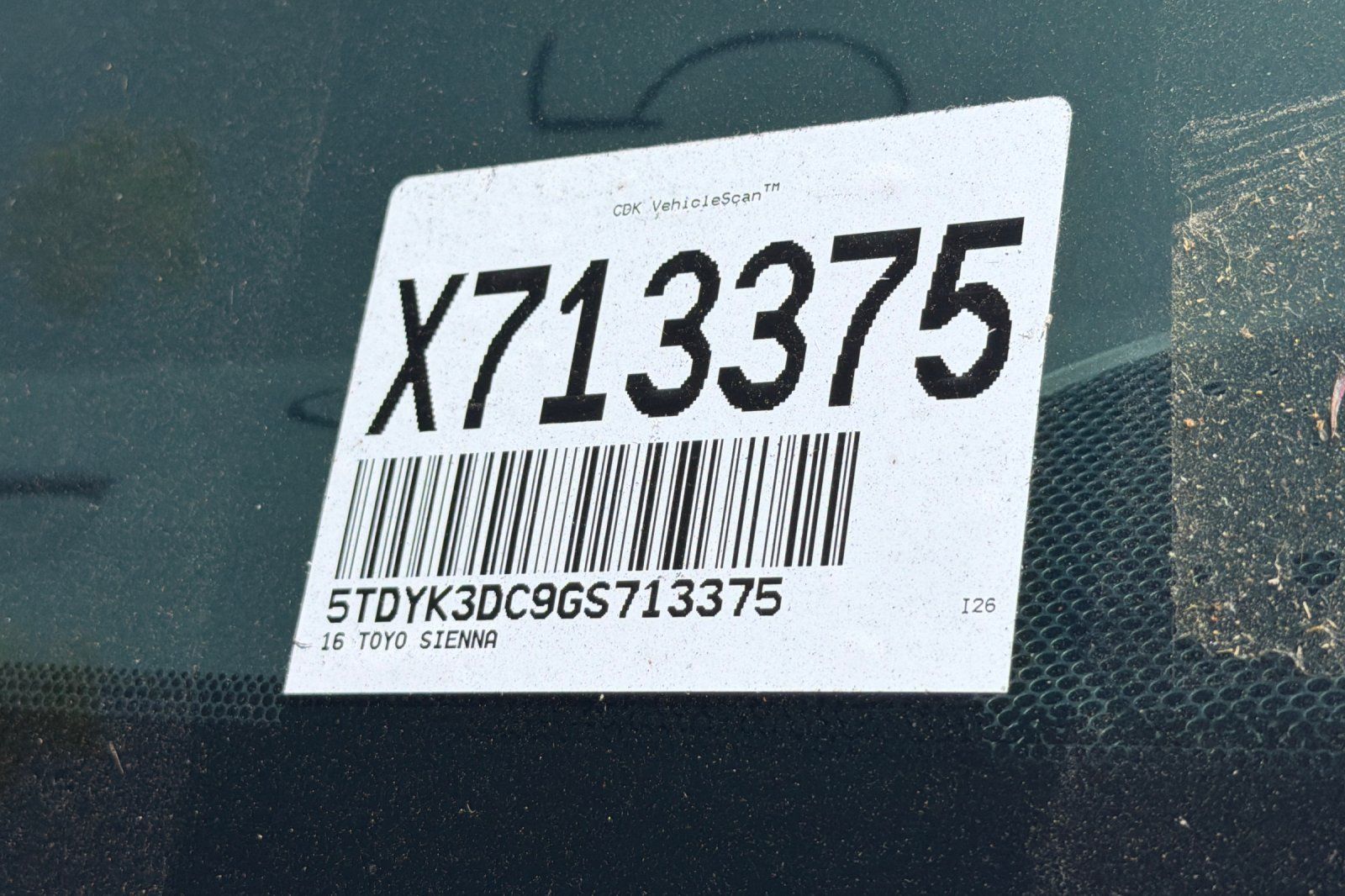 Used 2016 Toyota Sienna XLE w/ XLE Navigation Package FWD image 3