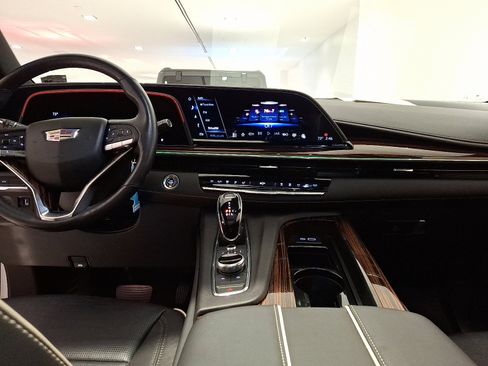 Certified 2021 Cadillac Escalade Premium Luxury image 15