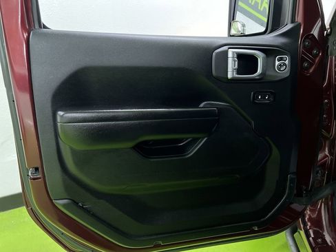 Used 2021 Jeep Gladiator Willys AWD/4WD image 16