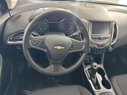 Used 2018 Chevrolet Cruze LT w/ Convenience Package image 23