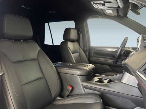 Used 2022 Chevrolet Tahoe RST w/ Luxury Package AWD/4WD image 31