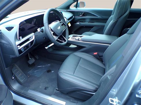 New 2025 Cadillac Lyriq Sport image 10