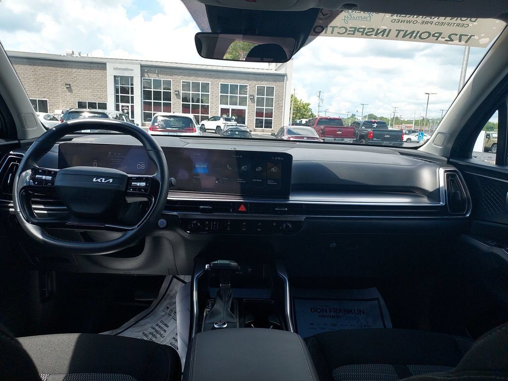 Used 2026 Kia Sorento LX FWD image 17