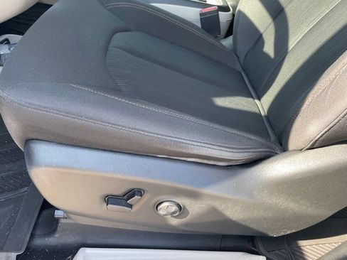 Used 2019 Chrysler Pacifica Touring Plus w/ Advanced Safetytec Group FWD image 8