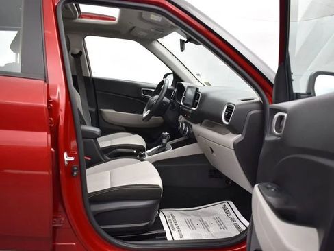 Used 2025 Hyundai Venue SEL FWD image 17