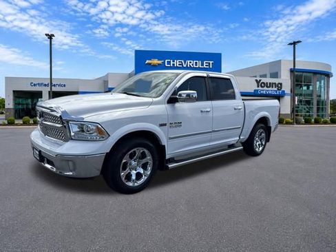 Used 2017 RAM 1500 Laramie AWD/4WD image 4