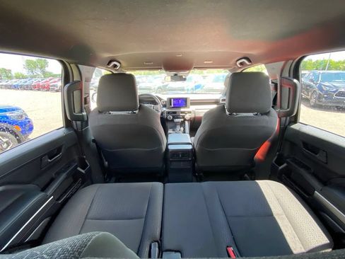 Used 2025 Toyota 4Runner SR5 AWD/4WD image 21