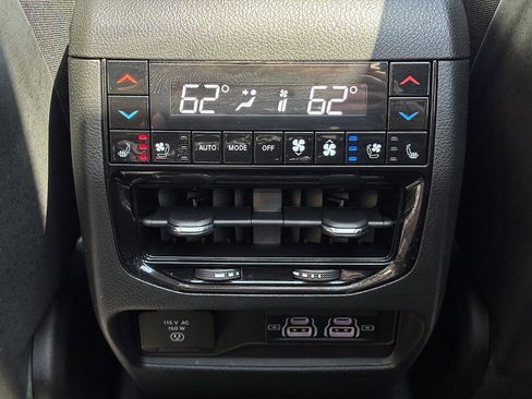 Used 2024 Jeep Grand Cherokee Summit AWD/4WD image 32