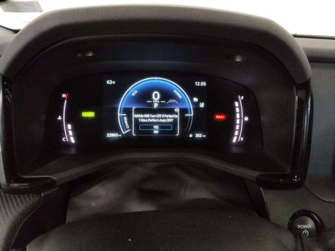 Used 2025 Toyota Camry SE image 18