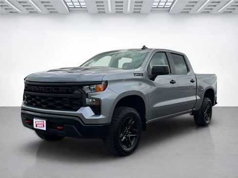 Used 2024 Chevrolet Silverado 1500 Custom Trail Boss w/ LPO, Dark Essentials Package image 8