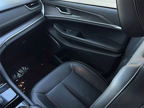 Used 2022 Jeep Grand Cherokee L Limited image 14