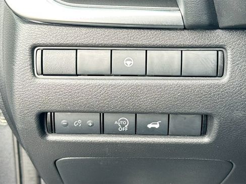 Used 2024 Nissan Rogue SV AWD/4WD image 13