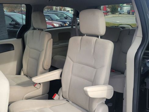Used 2015 Dodge Grand Caravan SXT w/ UConnect Hands-Free Group image 17