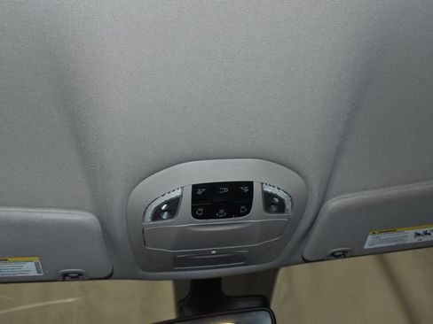 Used 2024 Chrysler Pacifica Touring-L image 22