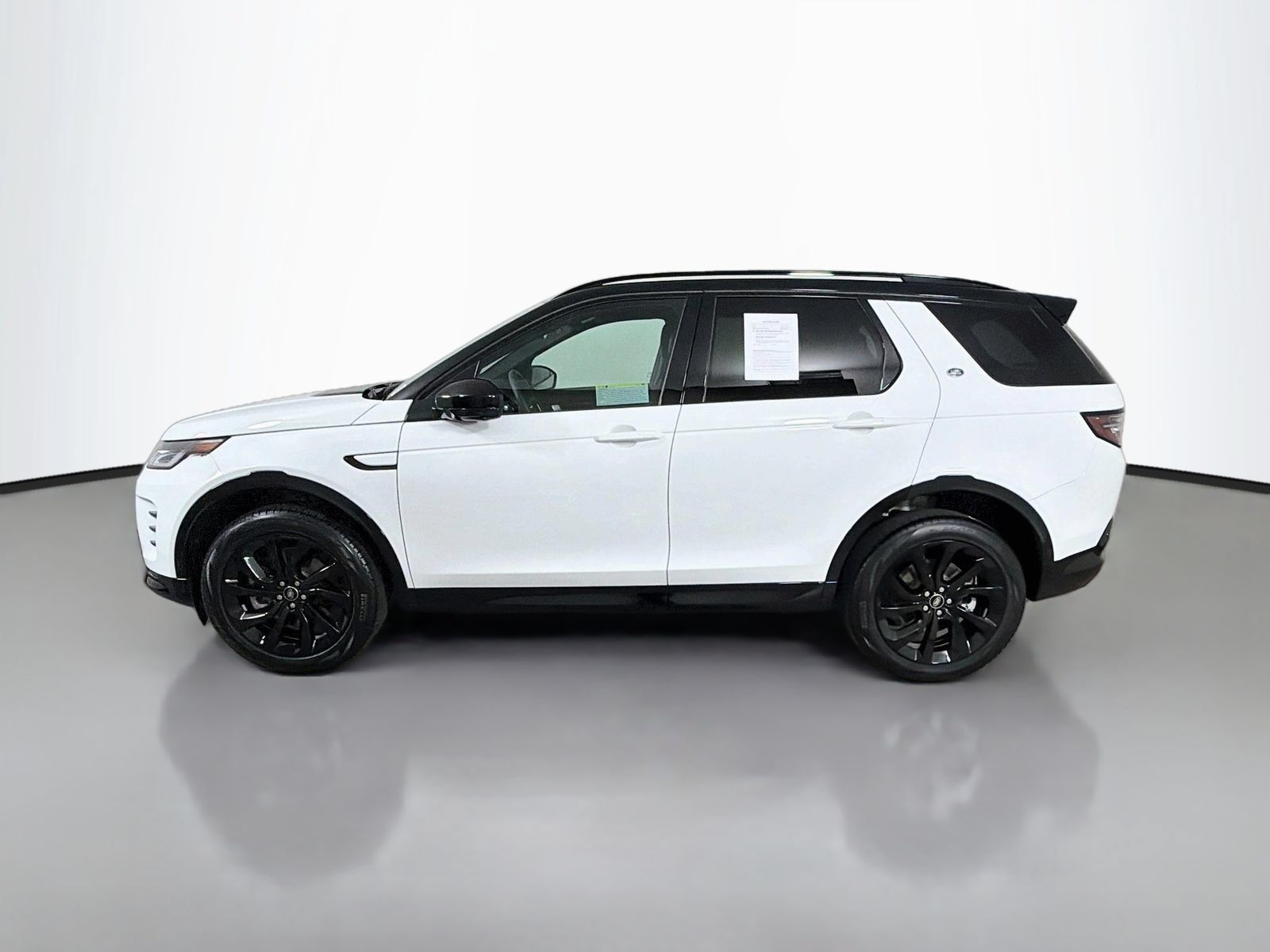 Certified 2025 Land Rover Discovery Sport Dynamic SE AWD/4WD image 2