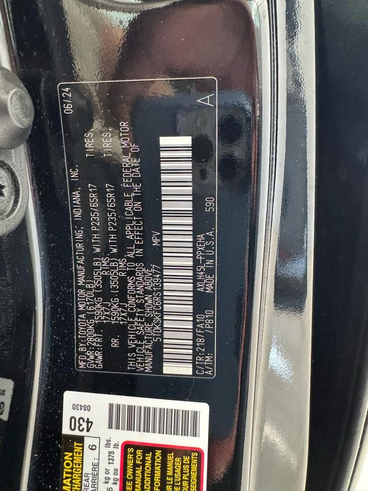 Used 2024 Toyota Sienna LE AWD/4WD image 35