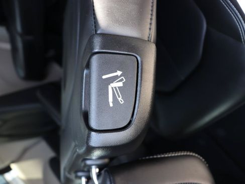 Used 2024 Chrysler Pacifica Touring-L FWD image 29