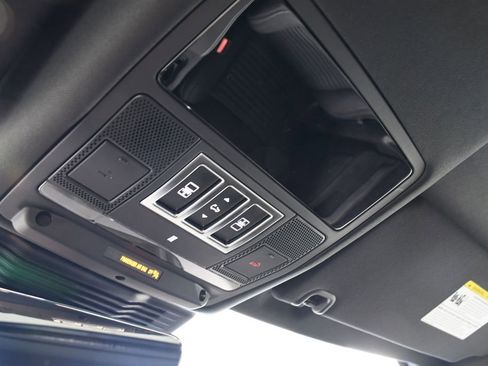 Used 2026 Land Rover Discovery Limited Edition AWD/4WD image 32