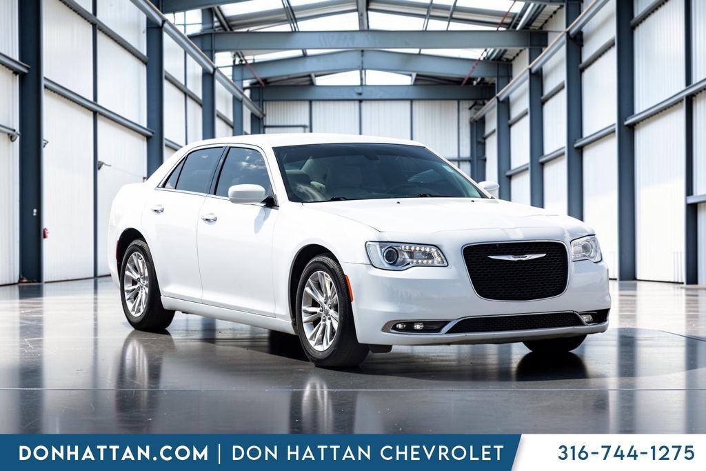 Used 2020 Chrysler 300 Touring w/ Driver Convenience Group RWD image 29