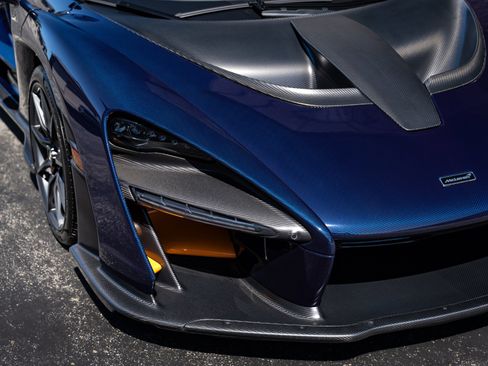 Used 2019 McLaren Senna RWD image 17