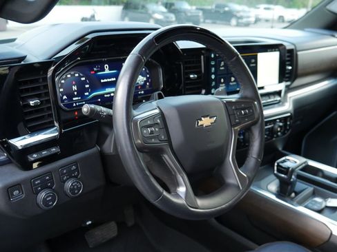Used 2024 Chevrolet Silverado 1500 High Country w/ Technology Package AWD/4WD image 10