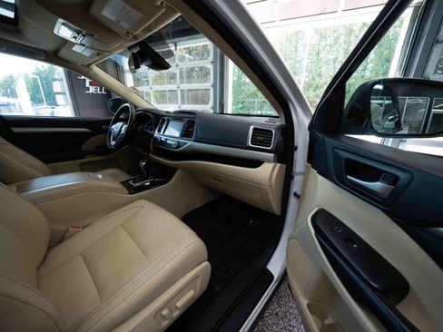Used 2018 Toyota Highlander XLE AWD/4WD image 26