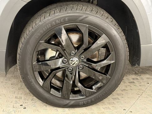 Used 2024 Volkswagen Taos SE FWD image 10