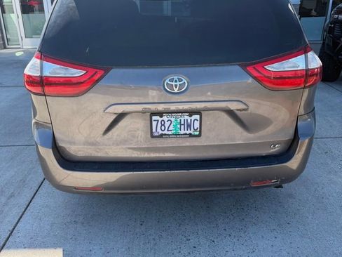 Used 2015 Toyota Sienna LE FWD image 6