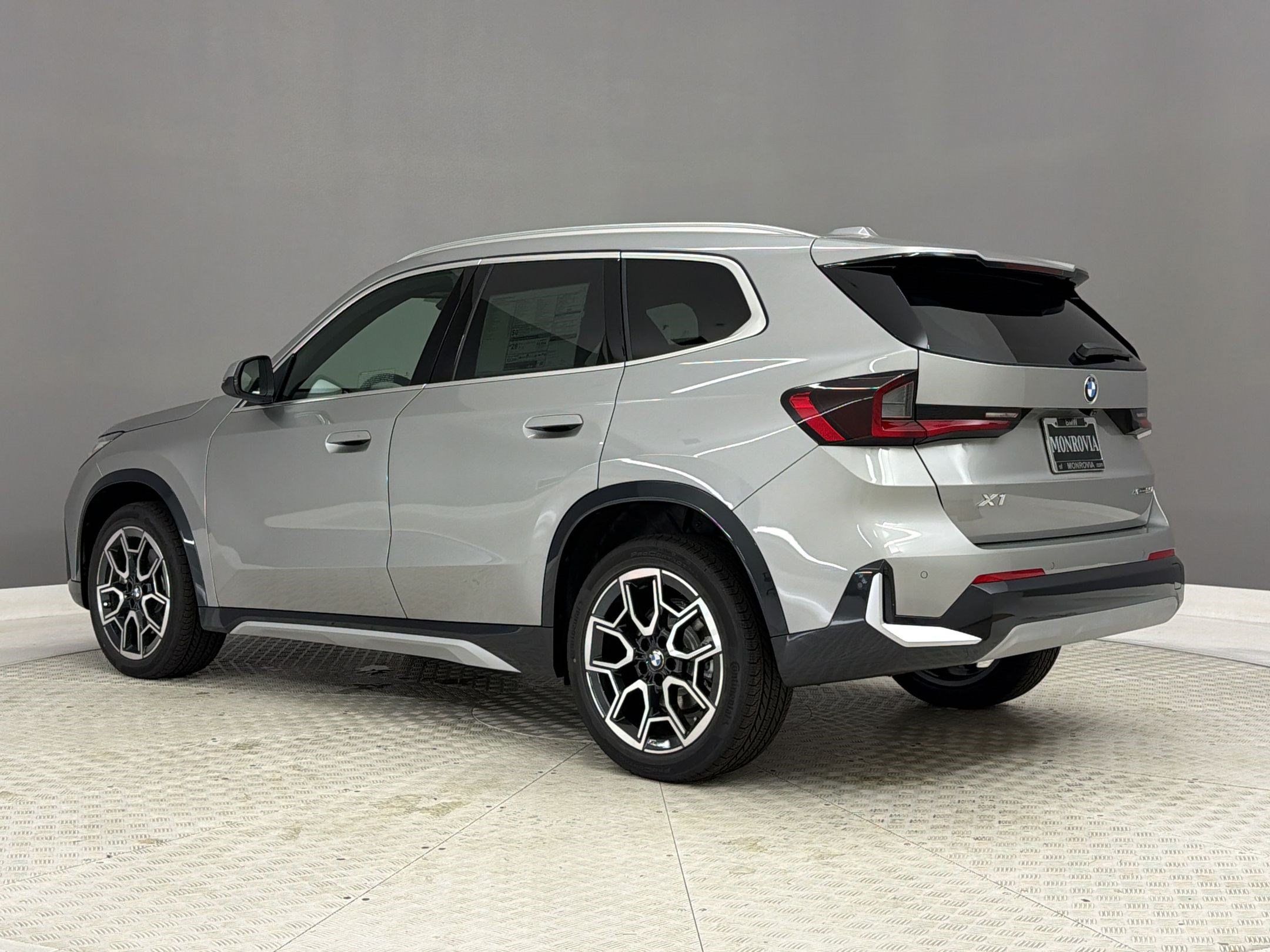 New 2026 BMW X1 xDrive28i AWD/4WD image 3