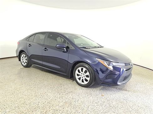 Used 2025 Toyota Corolla LE image 4