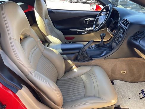 Used 2001 Chevrolet Corvette Convertible w/ Preferred Equipment Group2 image 13