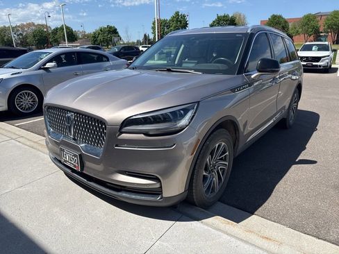 Used 2021 Lincoln Aviator AWD w/ Elements Package image 4