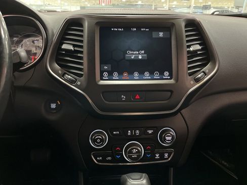 Used 2020 Jeep Cherokee Trailhawk w/ Cold Weather Group AWD/4WD image 18