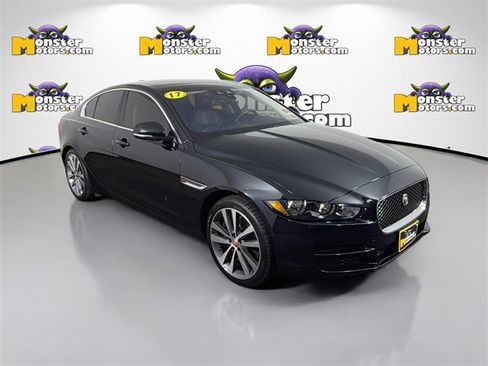 Used 2017 Jaguar XE Prestige image 3