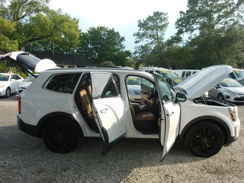 Used 2022 Kia Telluride SX w/ Towing Package FWD image 34