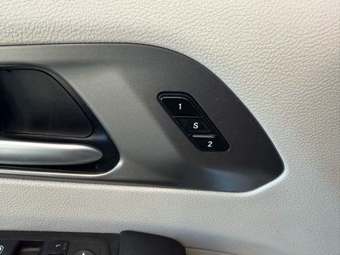 Used 2024 Chrysler Pacifica Touring-L image 21