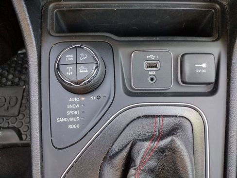 Used 2022 Jeep Cherokee Trailhawk w/ Trailer Tow Group image 30