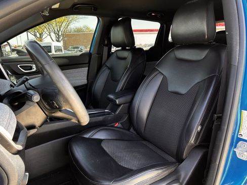 Used 2023 Jeep Compass Latitude image 27