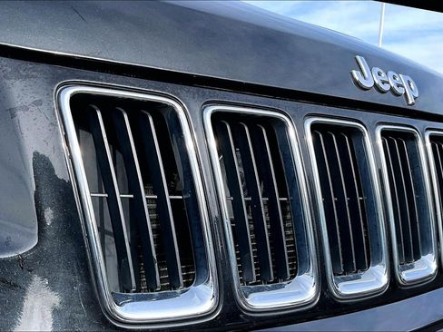 Used 2015 Jeep Grand Cherokee Limited w/ Luxury Group II image 29