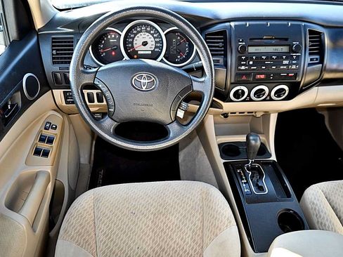 Used 2011 Toyota Tacoma PreRunner w/ Towing Pkg RWD image 10