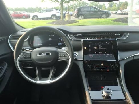 Certified 2024 Jeep Grand Cherokee Altitude AWD/4WD image 10