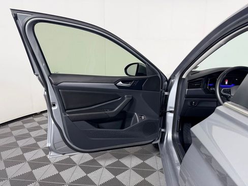 Used 2023 Volkswagen Jetta SE image 28