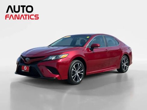Used 2018 Toyota Camry SE w/ Convenience Package FWD image 1
