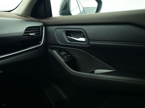 Used 2023 Nissan Rogue SL w/ SL Premium Package image 13