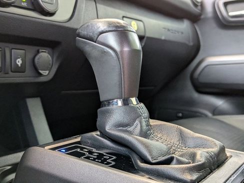 Used 2019 Toyota Tacoma TRD Sport image 14