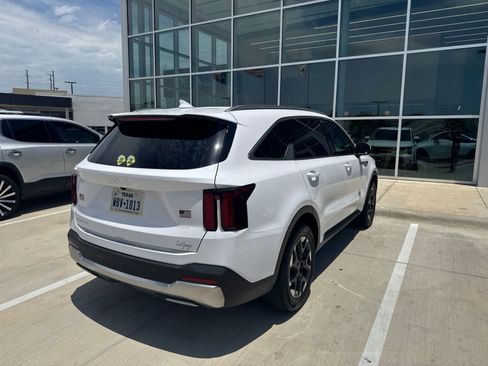 Used 2025 Kia Sorento S FWD image 6