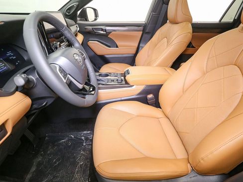 Used 2026 Toyota Highlander Platinum AWD/4WD image 46