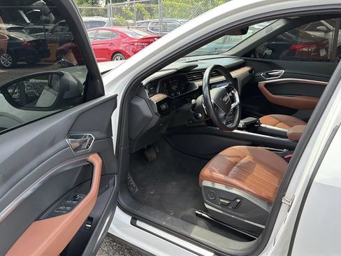 Used 2019 Audi e-tron Premium Plus AWD/4WD image 23